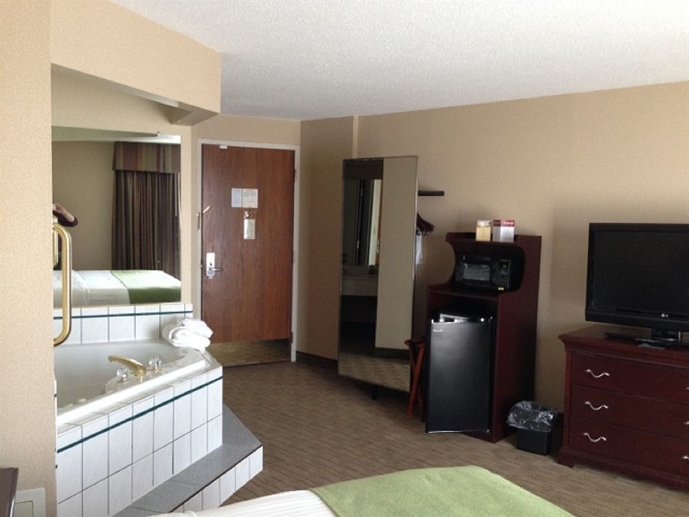 Plaza Hotel & Suites - Eau Claire Buitenkant foto